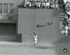 Willie Mays signed 8 x 10 of The Catch Comes with Player Hologram Say Hay  Authen